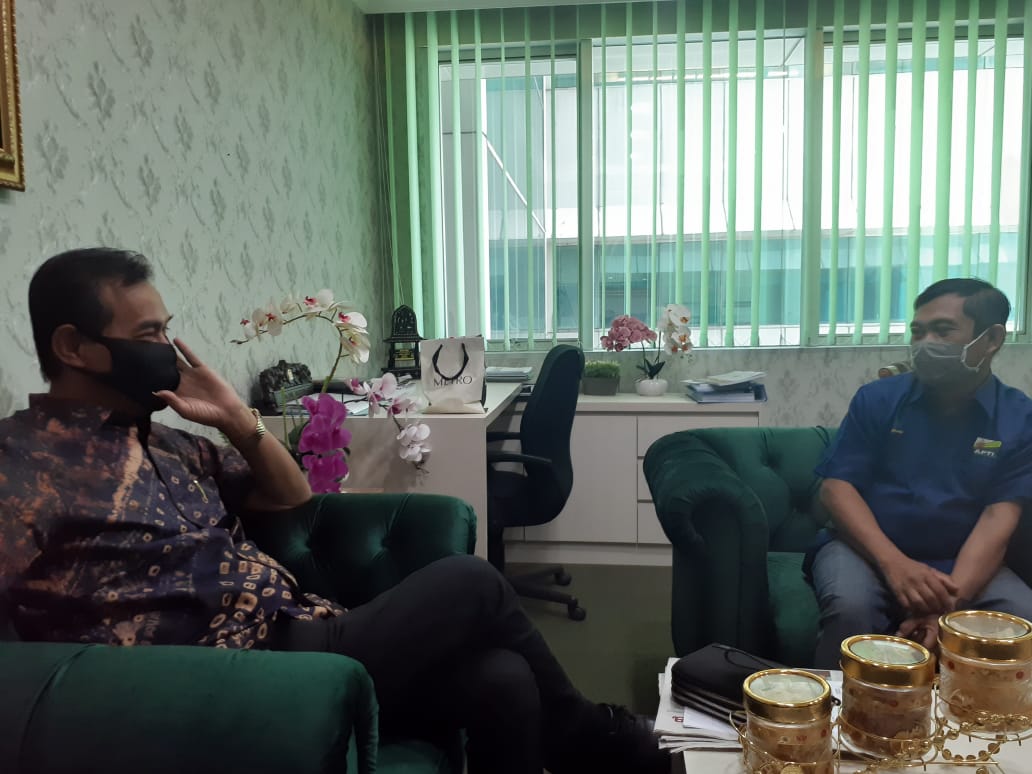 Ketua APTI Jawa Barat Suryana, saat mengadakan pertemuan dengan Fraksi Partai Kebangkitan Bangsa (FPKB) DPR RI.