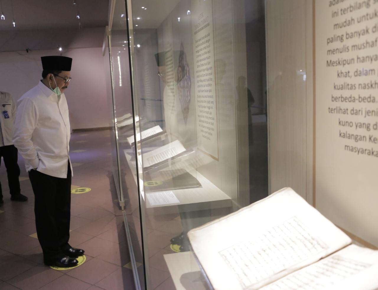 Wakil Menteri Agama Zainut Tauhid Sa'adi saat meninjau Bayt Al-Qur4'an dan Museum Istiqlal (BQMI) di TMII