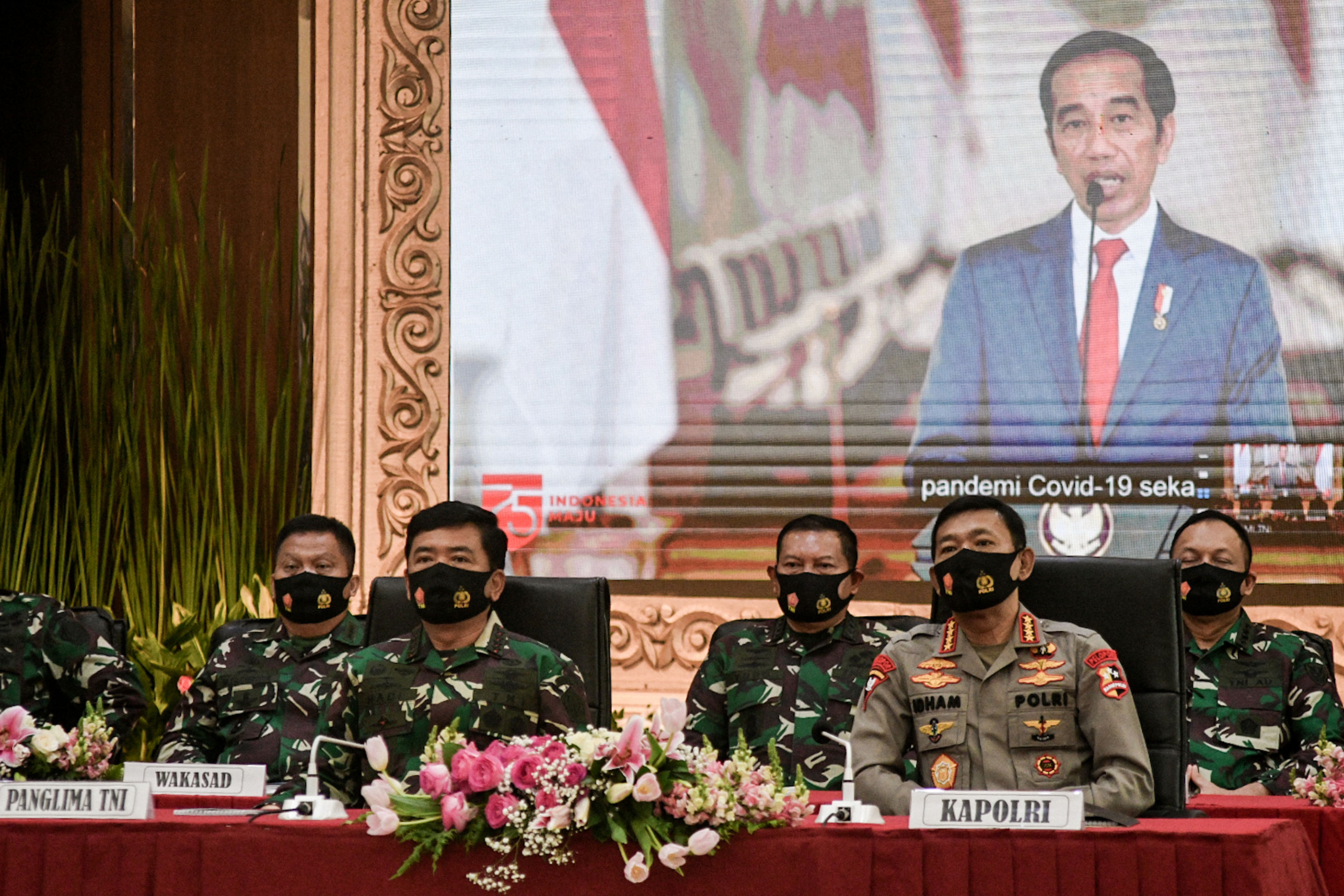 Presiden Joko Widodo memberikan sambutan dalam pembekalan Calon Perwira Muda TNI-Polri.