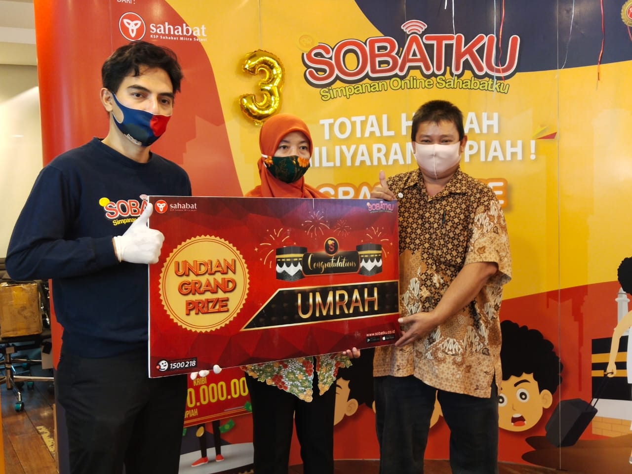 Tabungan Sobatku rutin mengadakan undian setiap bulan dan juga menyediakan fitur pembayaran pulsa, token listrik, dan sebagainya.