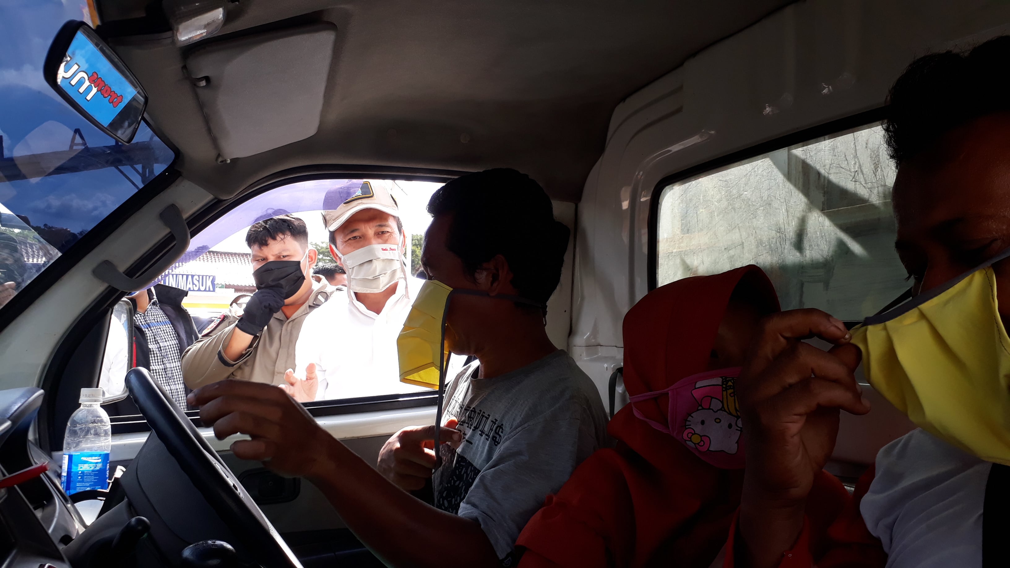 Petugas sidak masker 