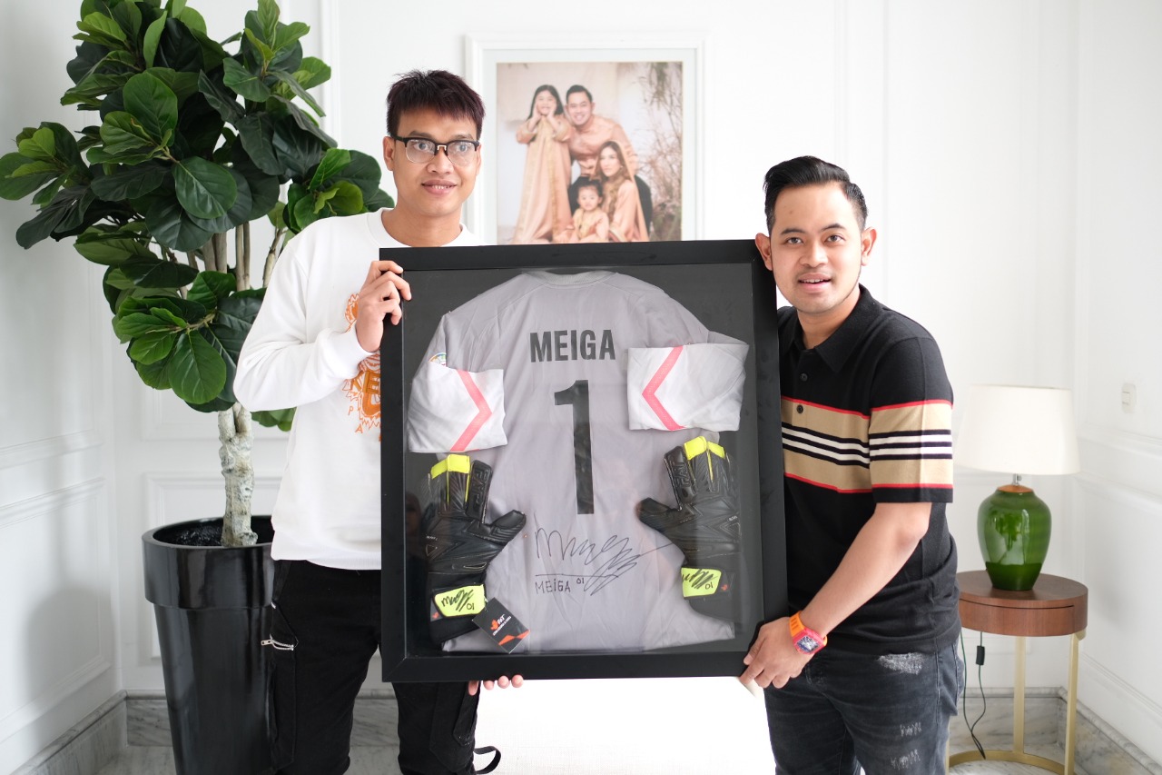 Desakan Ekonomi, Mantan Kiper Timnas Lelang Jersey Miliknya