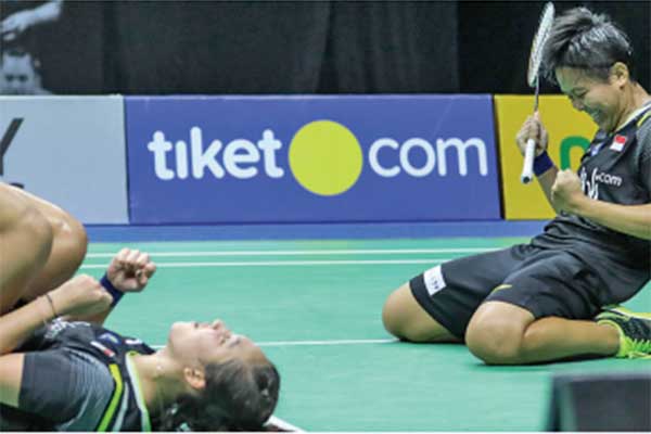 Ganda putri Ribka Sugiarto/Siti Fadia Silva Ramadhanti mengekspresikan kegembiraan seusai mengalahkan Apriyani Rahayu/Mychelle Crh