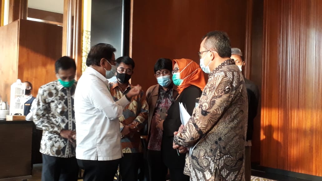 Suasana pertemuan pembahasan penanganan kawasan Jabodetabekjur dipimpin Menteri Menteri ATR Sofyan Djalil di Bogor, Senin (27/7/2020) 