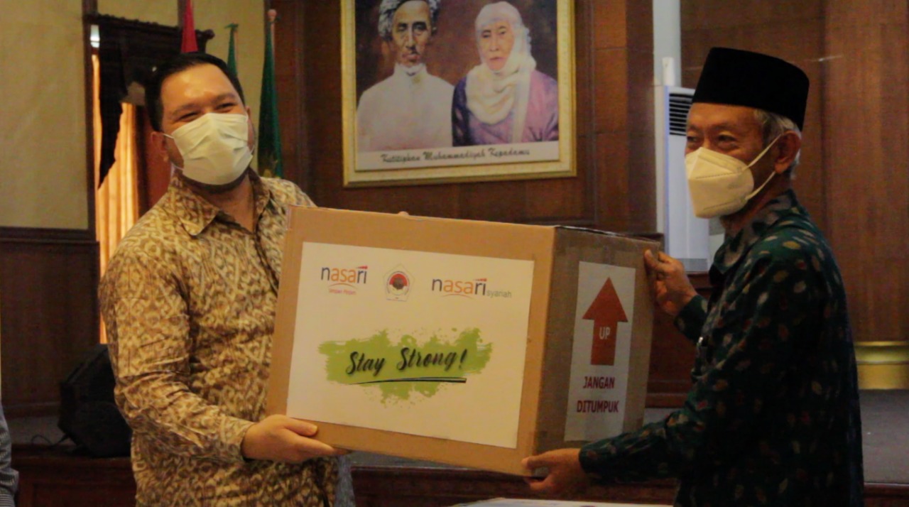 Nasari Group memberikan bantuan alat pelindung diri Covid-19 kepada  Muhammadiyah Covid-19 Command Centre Jatim, Rabu (1/7/2020)