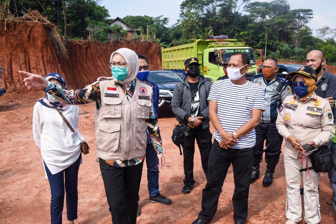 Bupati Purwakarta sidak galian tanah merah.