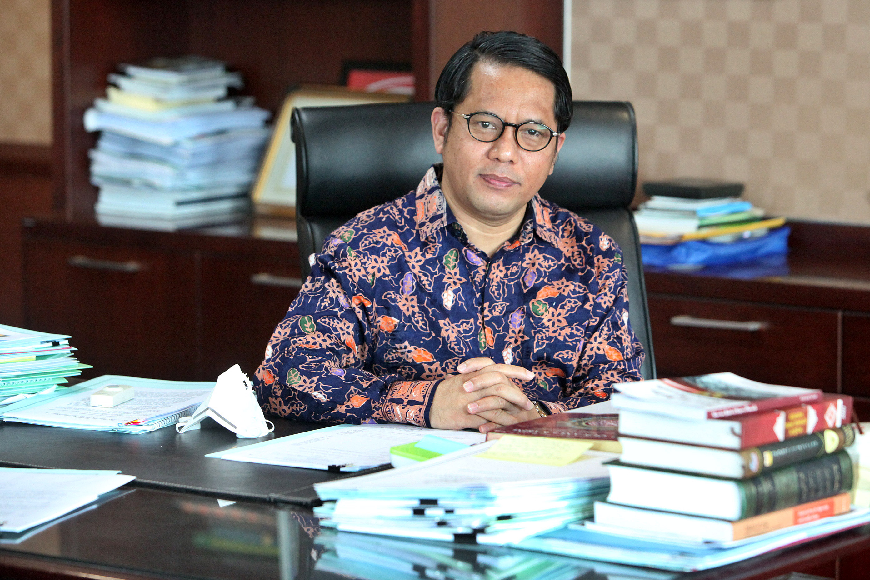 Direktur Jenderal Bimbingan Masyarakat Islam Kamaruddin Amin difoto di ruangannya di Gedung Kementerian Agama, Thamrin, Jakarta.