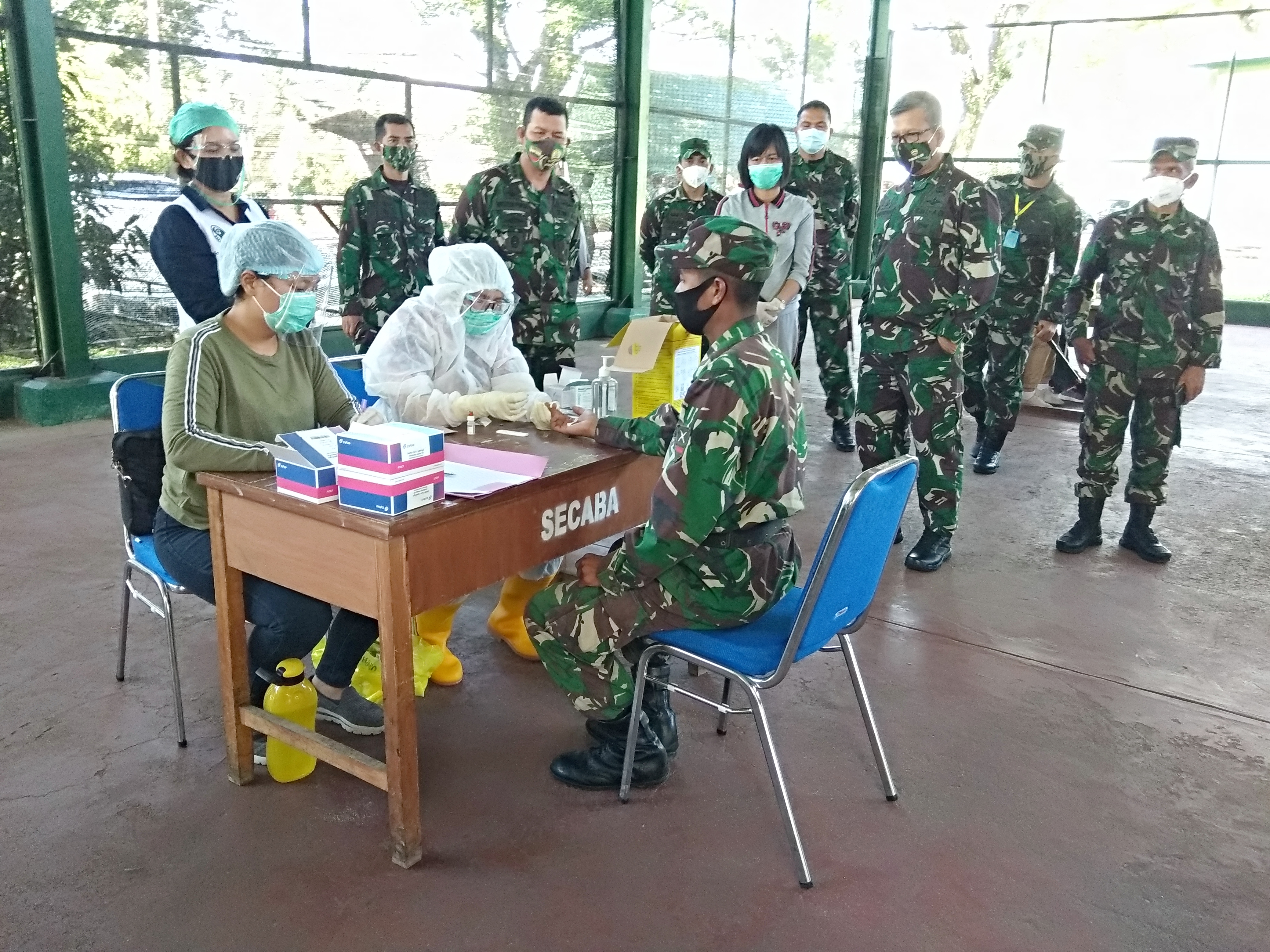 Rapid test covid-19 yang digelar oleh TNI Angkatan Darat di Makorindam I/BB Kota Pematangsiantar, Sumatra Utara, Minggu (12/7/2020)