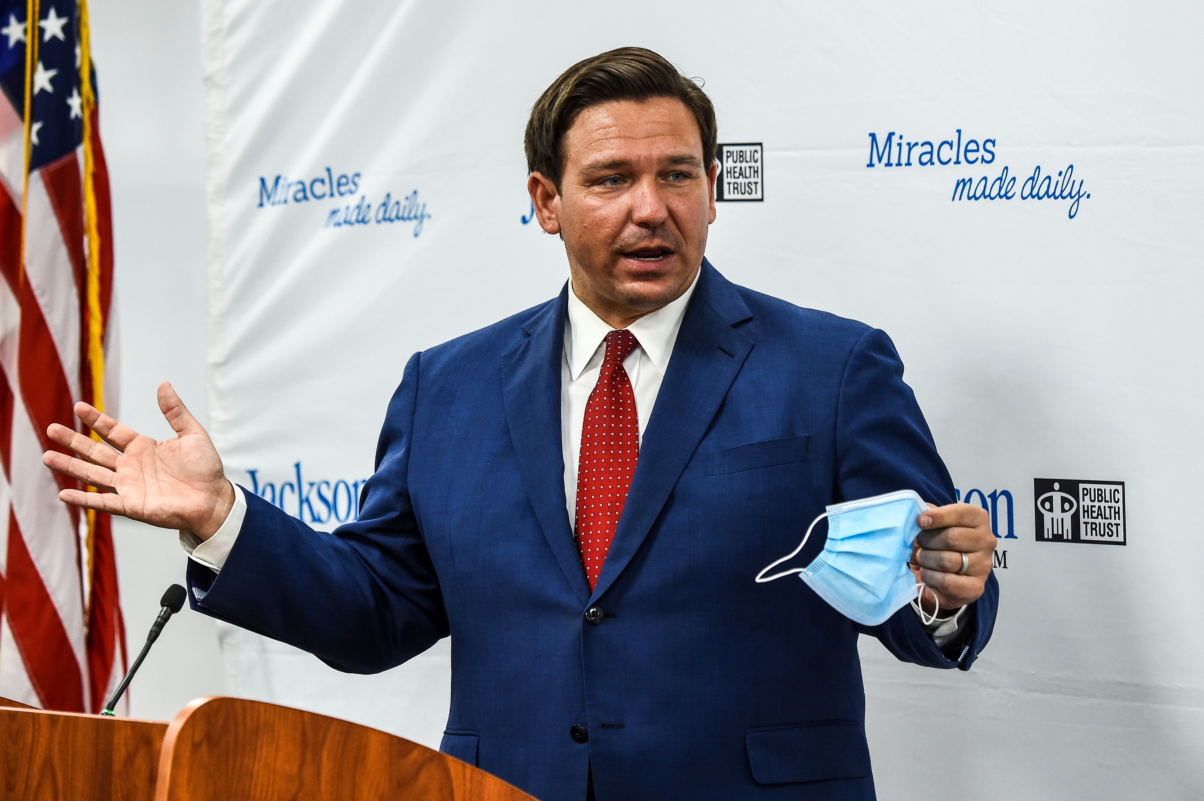 Gubernur Florida Ron DeSantis
