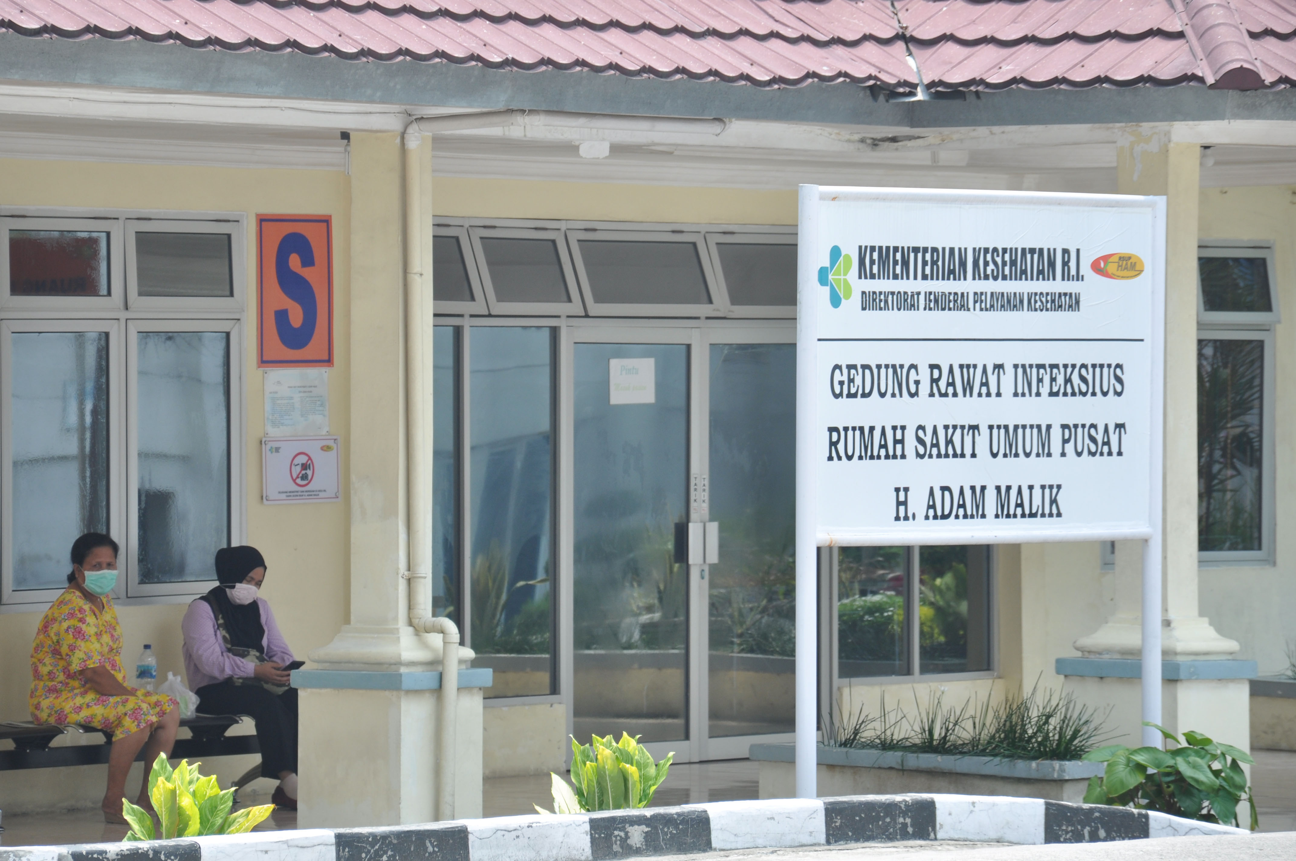 Gedung rawat infeksius Rumah Sakit Umum Pusat (RSUP) H Adam Malik Medan, Sumatra Utara, 