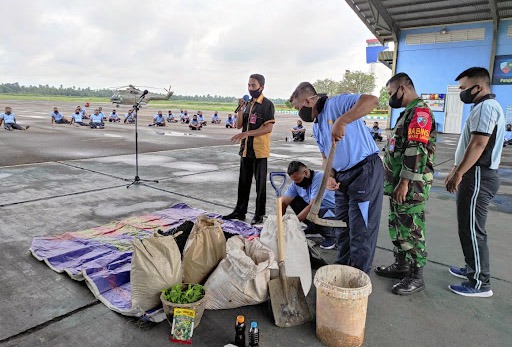 Sejumlah personel Lanud Supadio di Pontianak mengikuti penyuluhan pertanian dari Dinas Pertanian Kabupaten Kubu Raya.