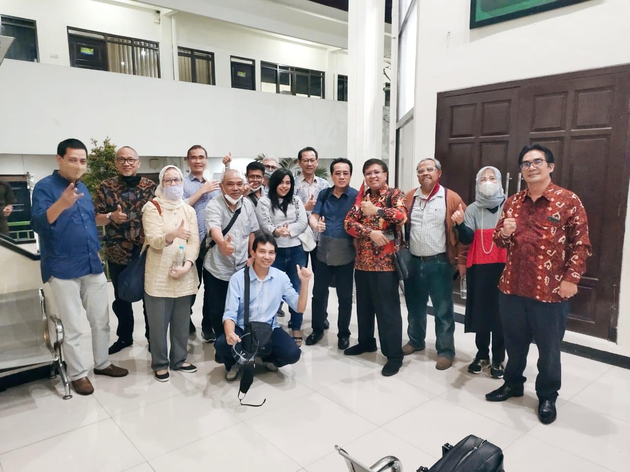 Forum Alumni Kanisius dan FE UI (CC83-FEUI83) melayangkan surat terbuka ke IBI dan Pebanas terkait dugaan kriminalisasi alumnusnya. 