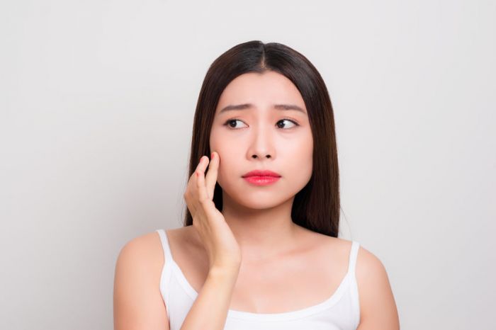 Rajin mencuci tangan dan hindari menyentuh wajah guna mengurangi risiko penyebaran virus covid-19.  