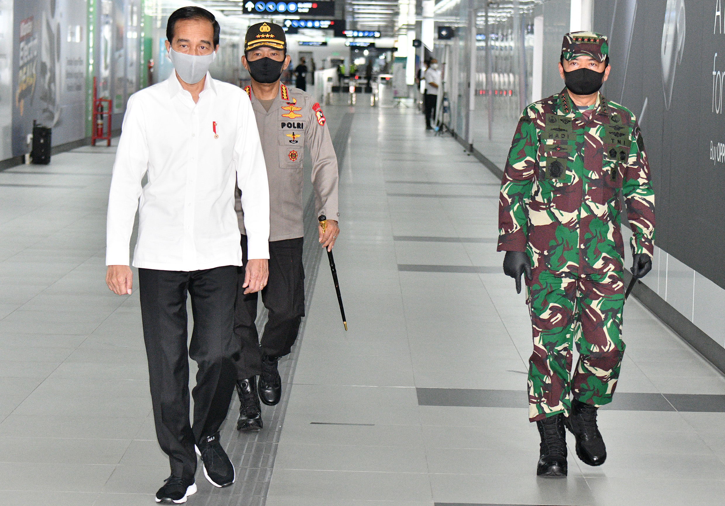 Bantu Tangani Covid-19, Jokowi: Polisi Harus Persuasif tapi Tegas