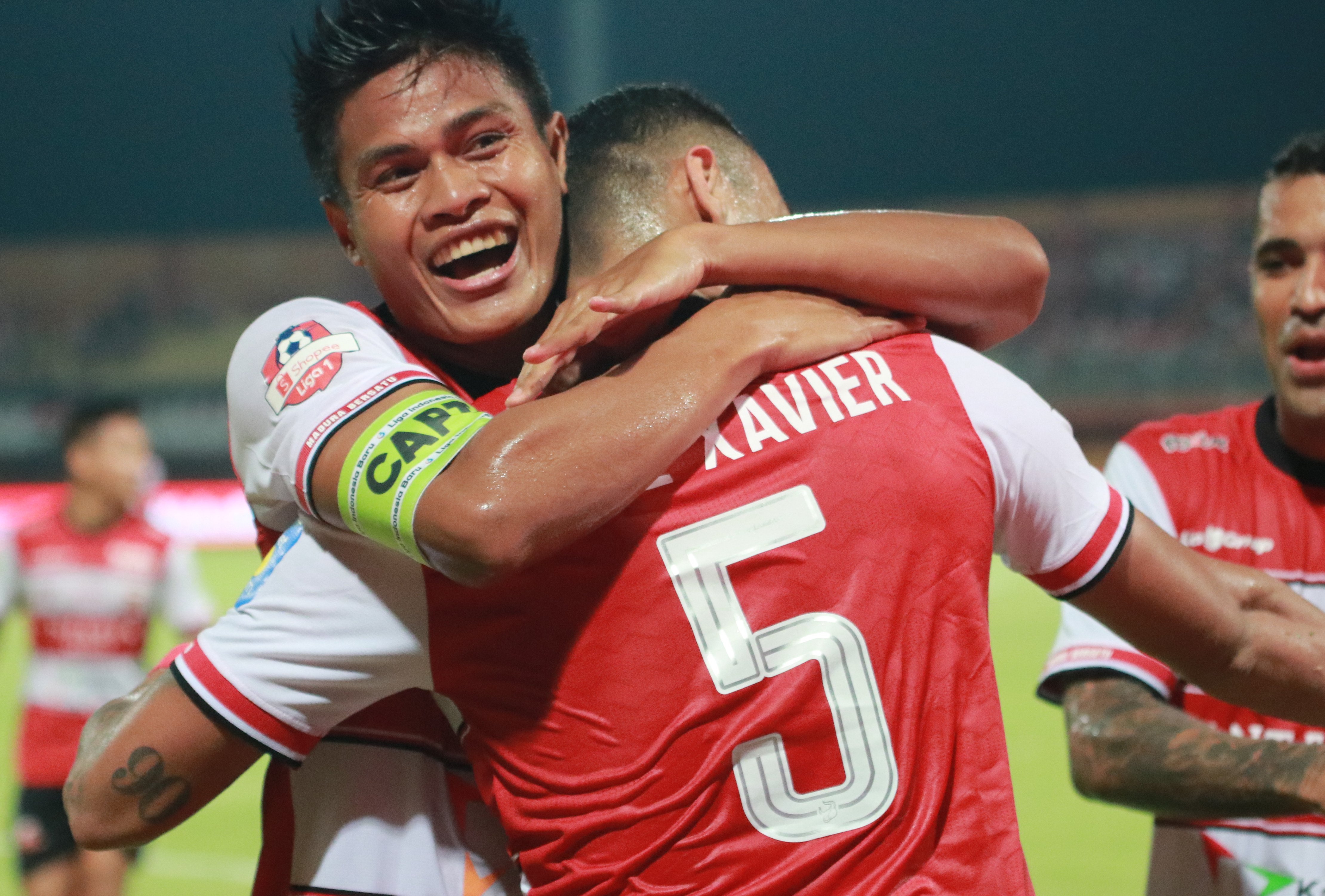 Zulfiandi, Fachruddin dan Asep Berlian, tiga pemain andalan Madura United dipanggil Timnas Garuda. 