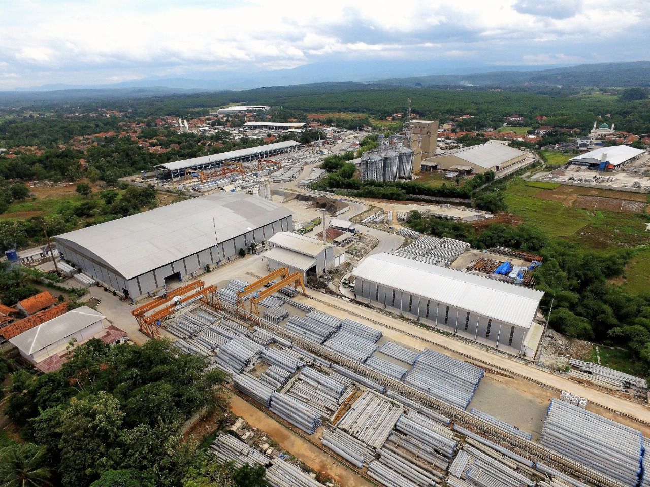 Dukung Infrastruktur Listrik,WSBP Produksi Tiang Listrik Beton