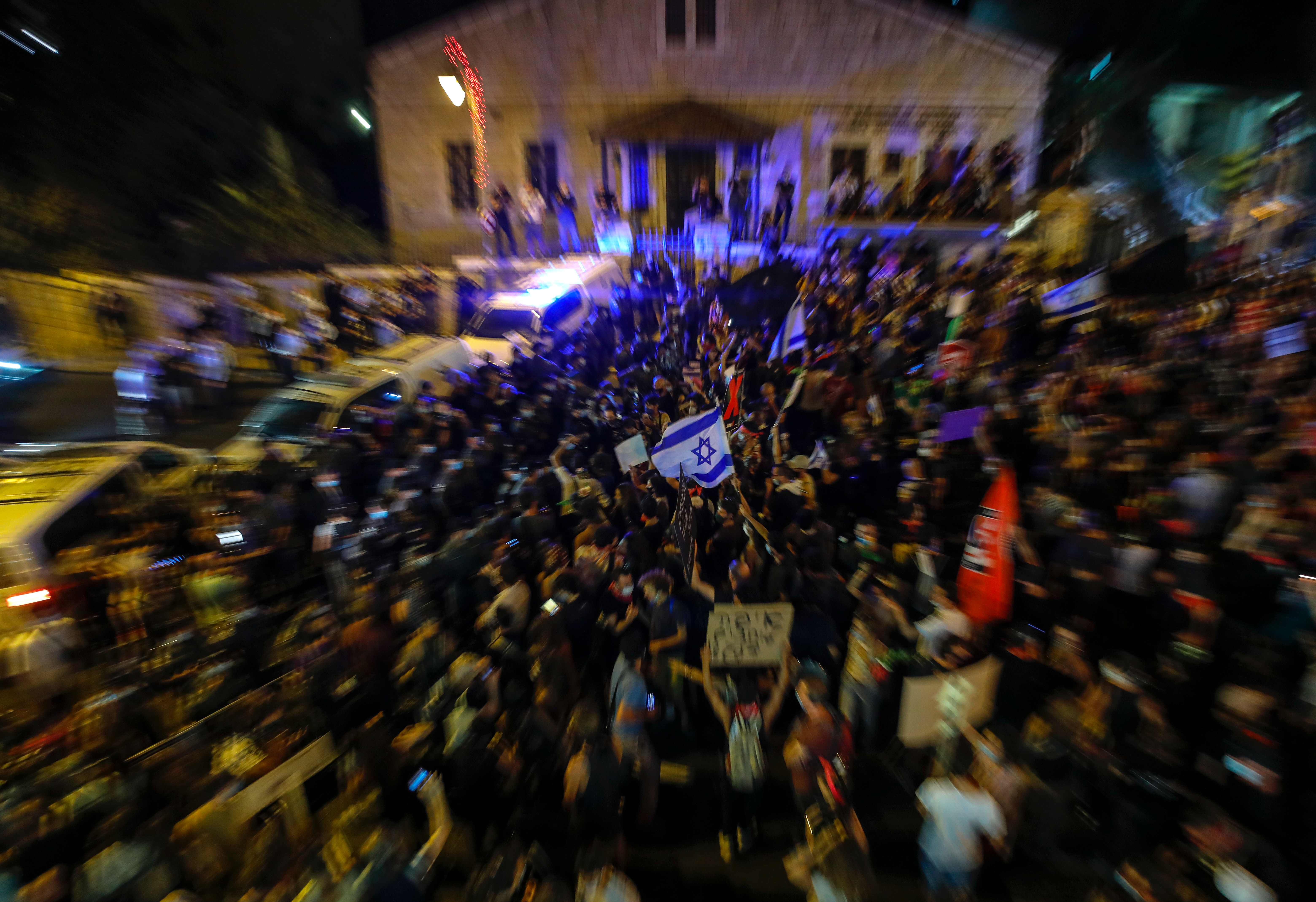 Ribuan warga Israel berdemonstrasi di luar rumah PM Israel Benyamin Netanyahu