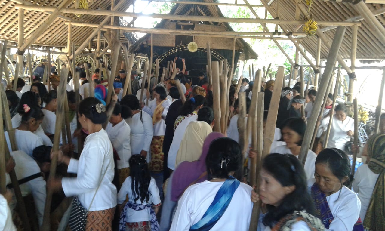 Seren Taun, cara masyarakat agraris Sunda Wiwitan di Cigugur, kabupaten Kuningan mempertahankan tradisi dan budaya dari leluhur mereka.