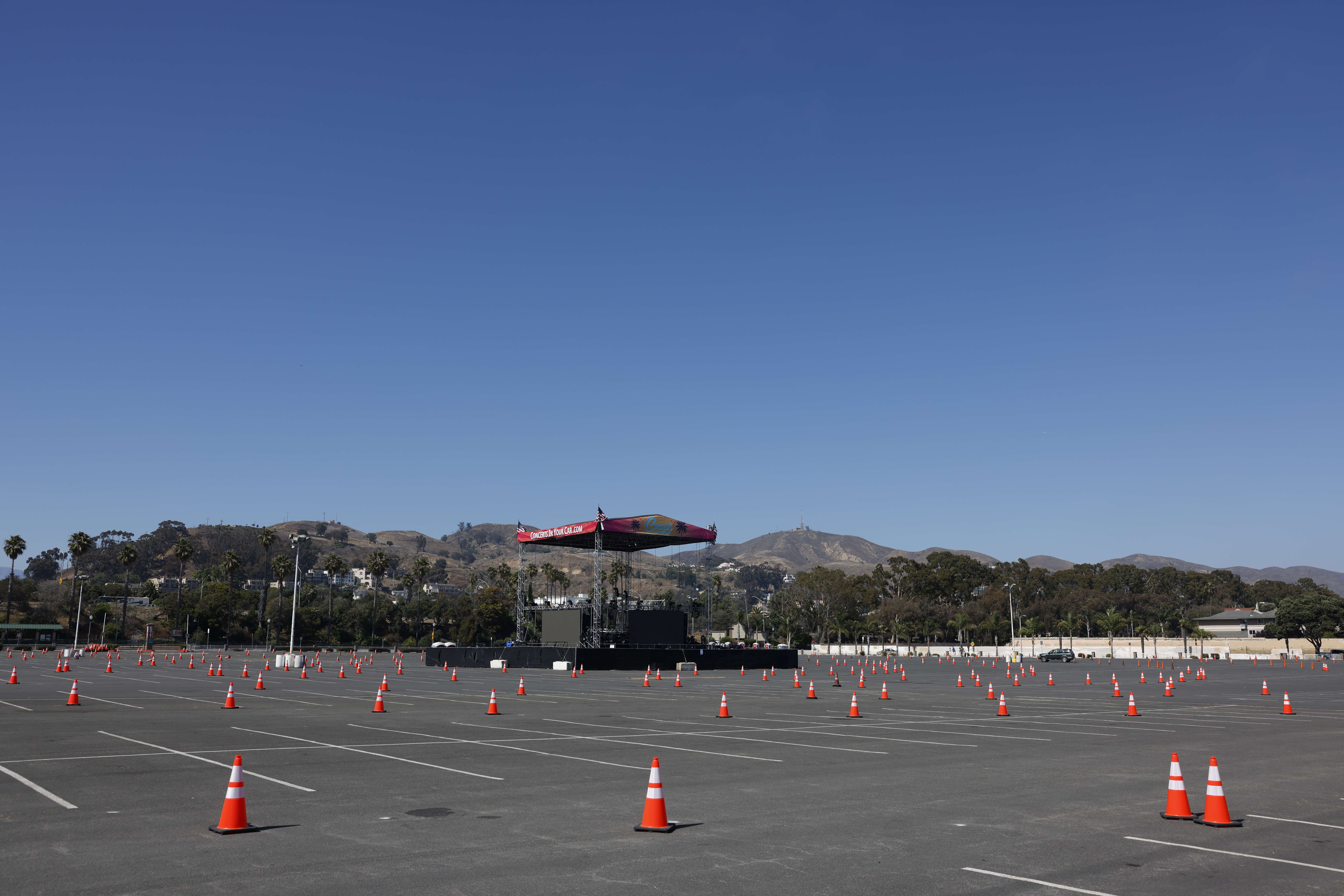 Ilustrasi arena konser drive-in