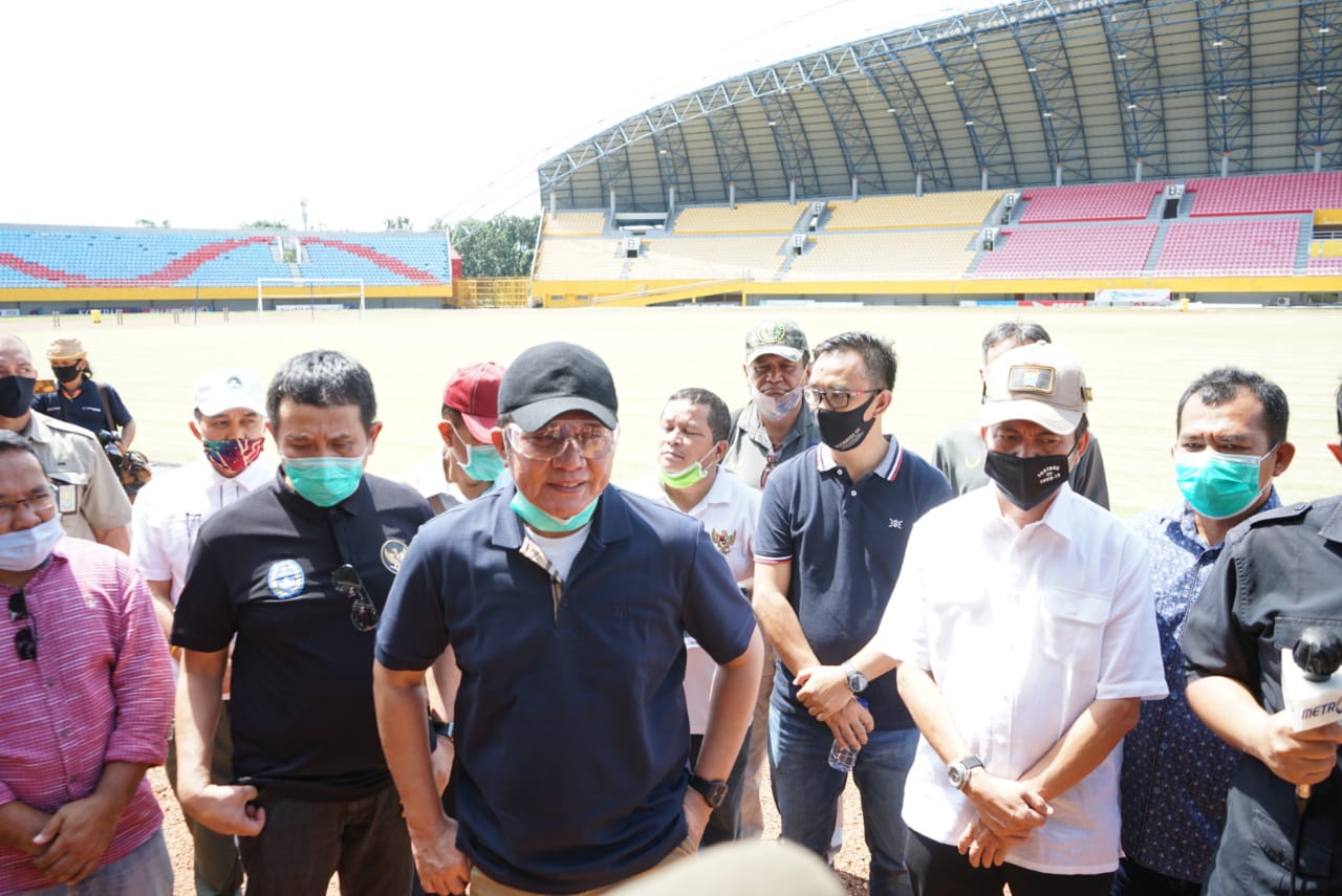 Gubernur Sumsel Herman Deru meninjau kesiapan Gelora Sriwijaya Jakabaring Palembang untuk Piala Dunia U-20.