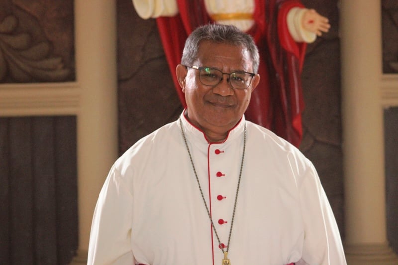 Uskup Maumere Mgr Ewaldus Martinus Sedu meminta umatnya introspeksi diri daripada bahas isu HTI.