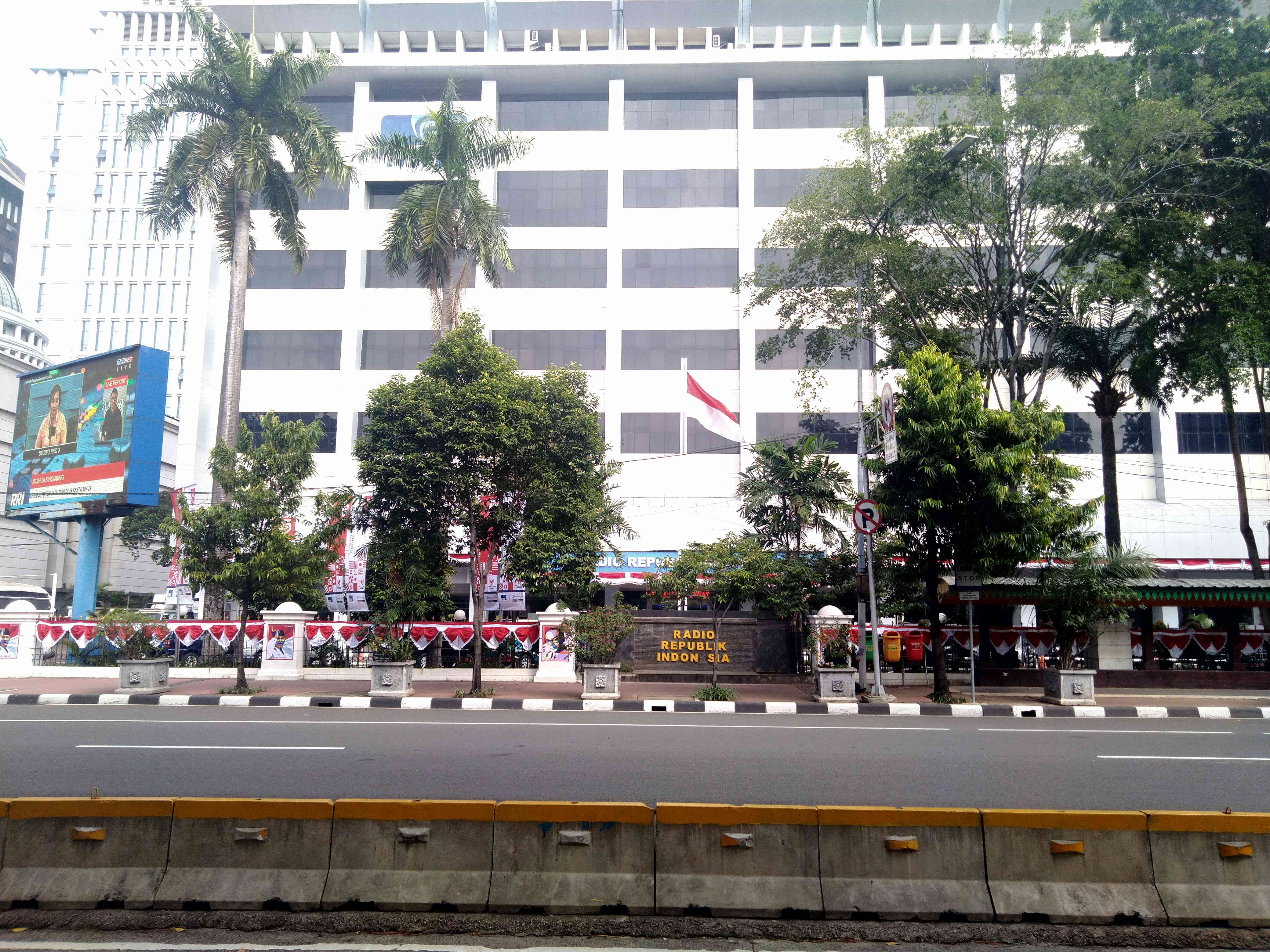 Kantor RRI resmi ditutup selama 14 hari dari tanggal 22/7 hingga 4/8, karena tiga karyawan RRI dinyatakan positif Covid-19