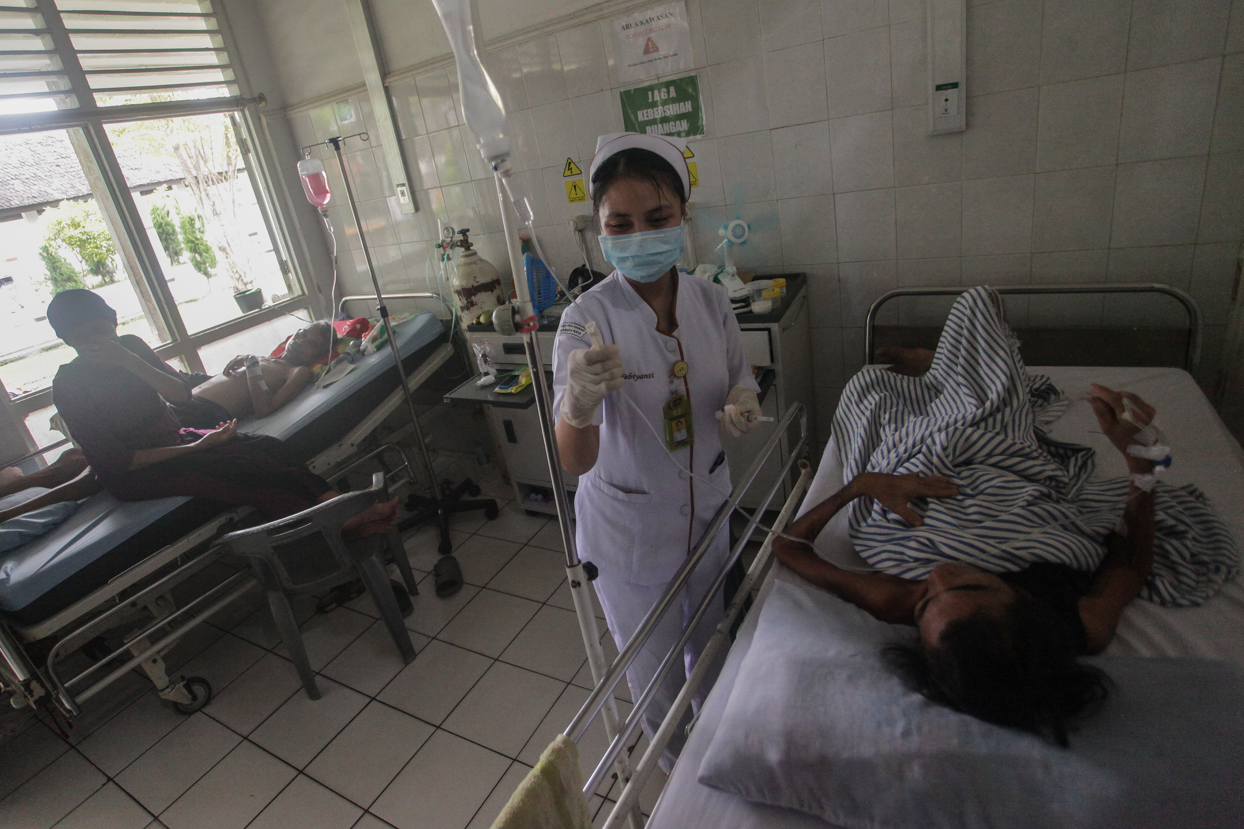 Ruang perawatan pasien tuberkulosis (Tb).