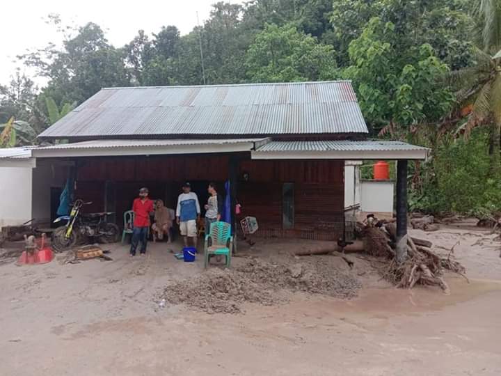 Petugas gabungan masih mencari korban banjir bandang Masamba, Kabupaten Luwu Utara, Sulawesi Selatan yang hingga kini belum ditemukan.