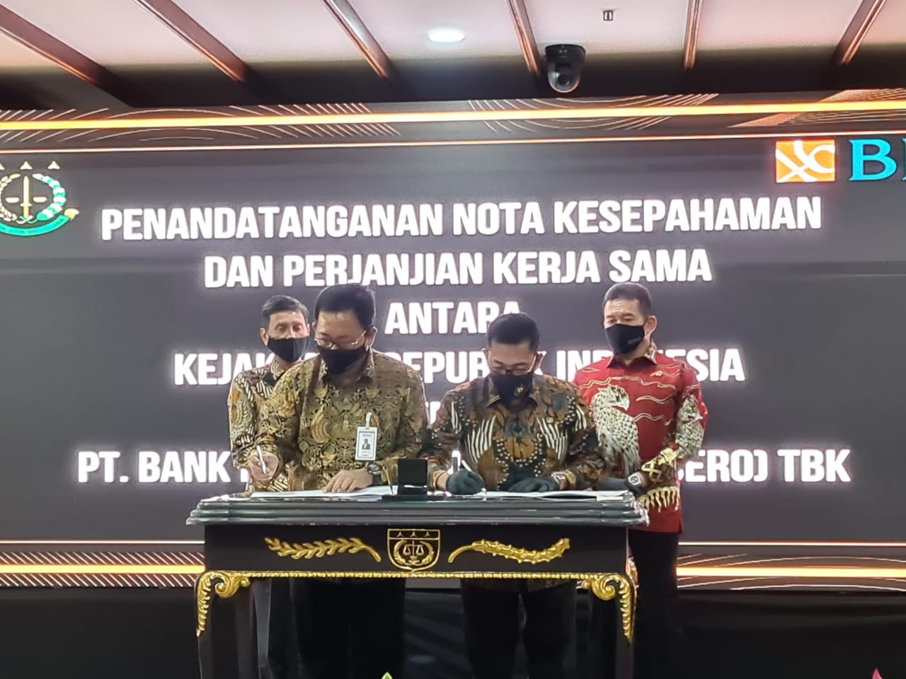 Penandatangan kerjasama Kejaksaan Agung dan BNI.