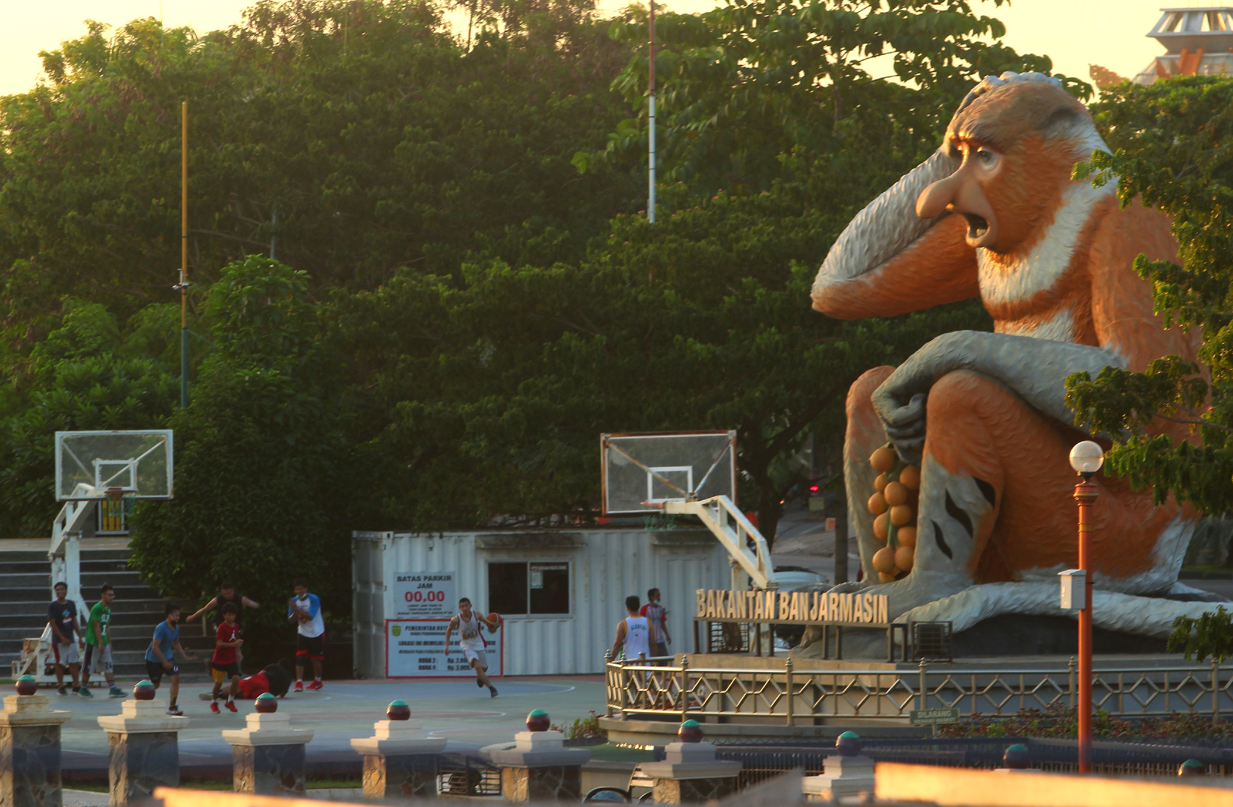 Ibukota Kalimantan Selatan, Banjarmasin masuk dalam kategori risiko tinggi kasus pandemi Covid-19.