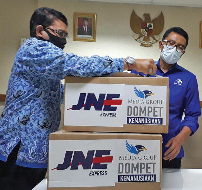 Ketua Yayasan Media Group Ali Sadikin (kanan) bersama Direktur RSUD Kota Bogor dokter Ilham Chaidir.