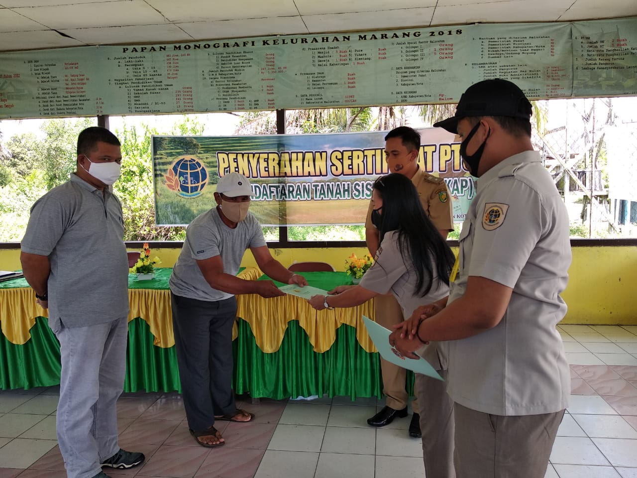 BPN Kota Palangka Raya Kalimantan Tengah menyerahkan 10 ribu sertifikat tanah untuk warga di lima kecamatan setempat, Selasa (21/7/2020).
