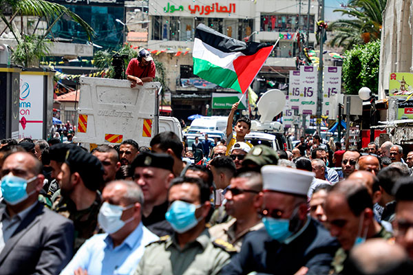 Warga Palestina, mengadakan protes di Kota Nablus.