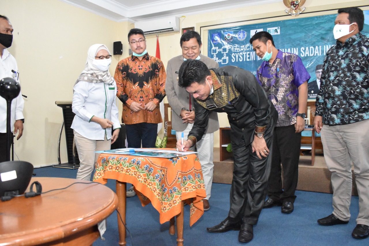 Sekda Provinsi Kepulauan Babel, Naziarto menghadiri peluncuran Sistem Blockchain Kawasan Industri Sadai di Universitas Bangka Belitung