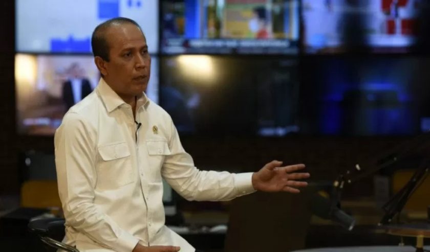 Kepala BNPT Komjen Pol. Boy Rafli Amar memberi keterangan ketika berkunjung ke redaksi Kantor Berita Antara, Jakarta. 