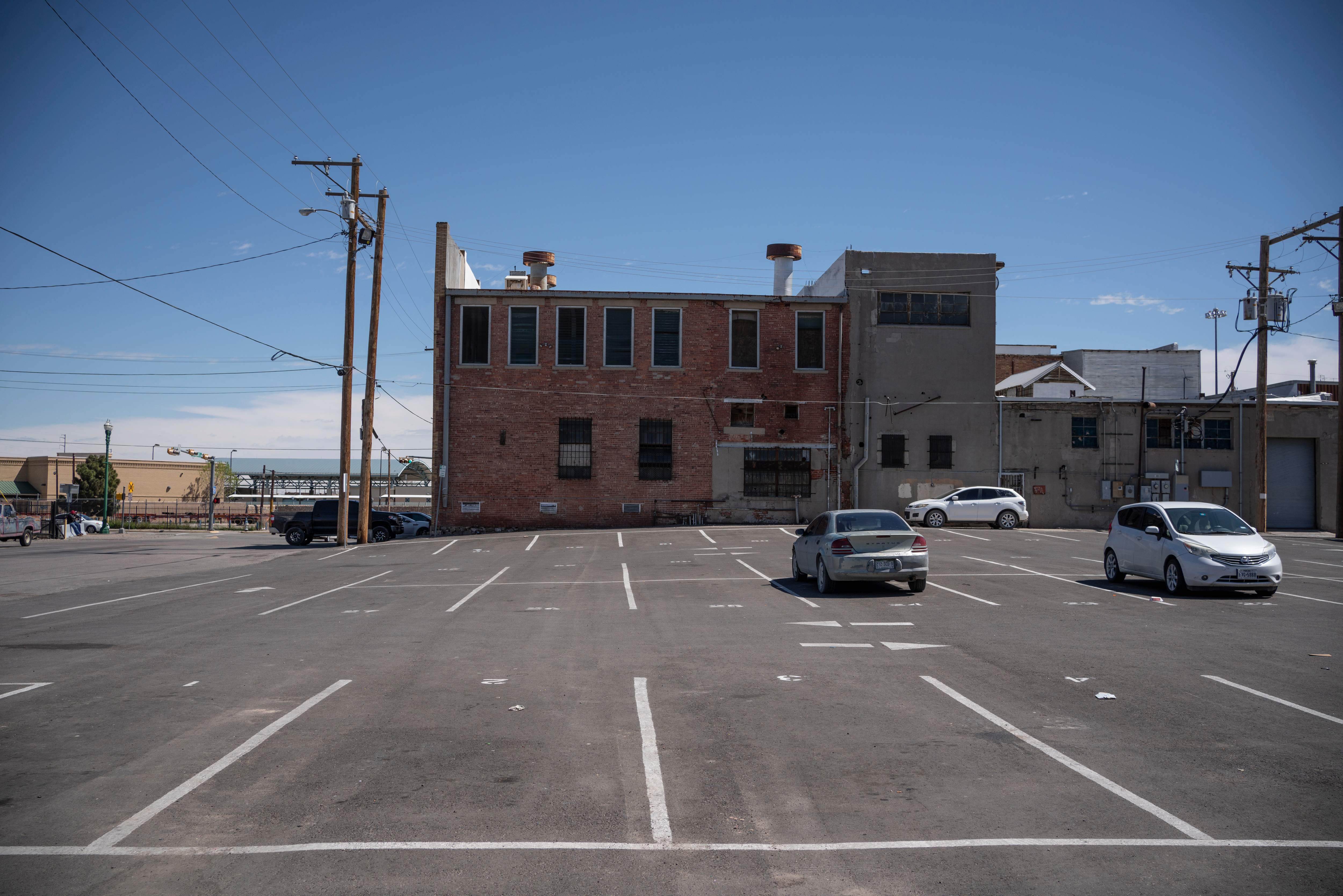 Pertokoan di El Paso, perbatasan Meksiko dengan AS sepi pembeli sejak pandemi covid-19 melanda wilayah itu.