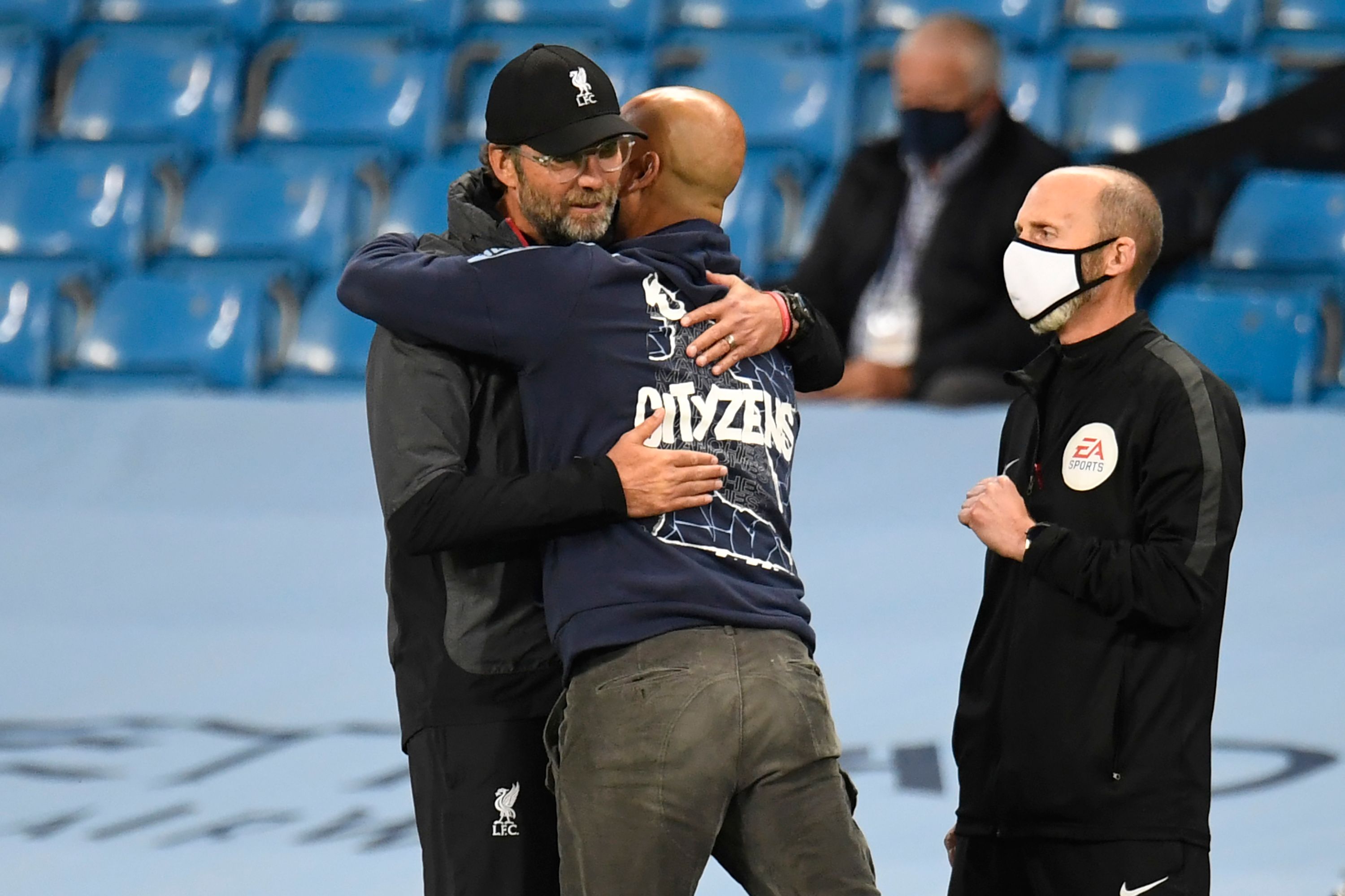 Pep Guardiola dan Jurgen Klopp usai pertandingan