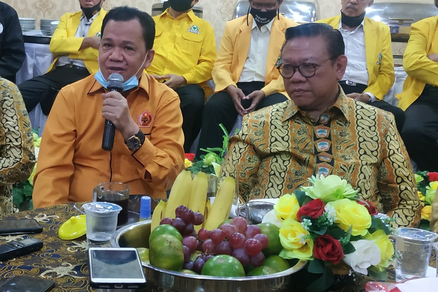 Wakil Ketum Golkar Roem Kono dan Ketua Dewan Pakar Golkar Agung Laksono