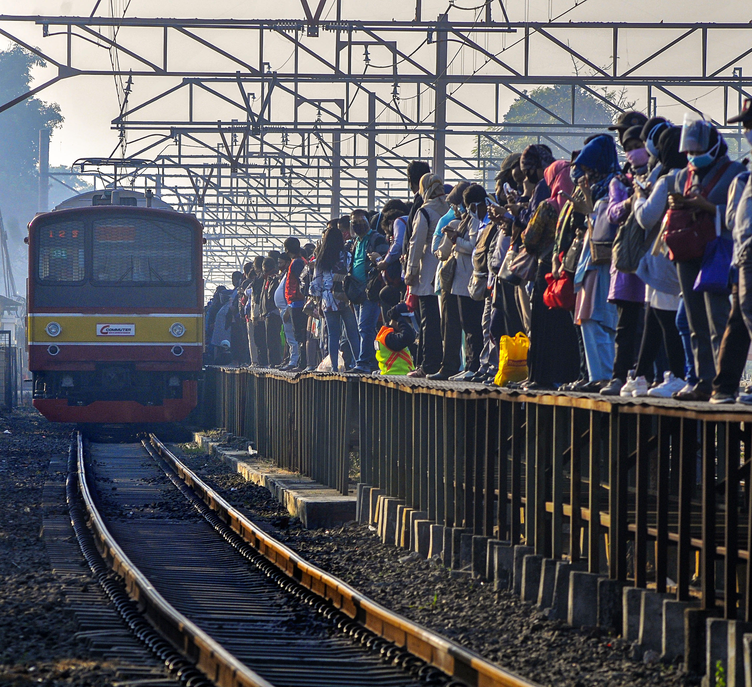 Penumpang KRL di stasiun