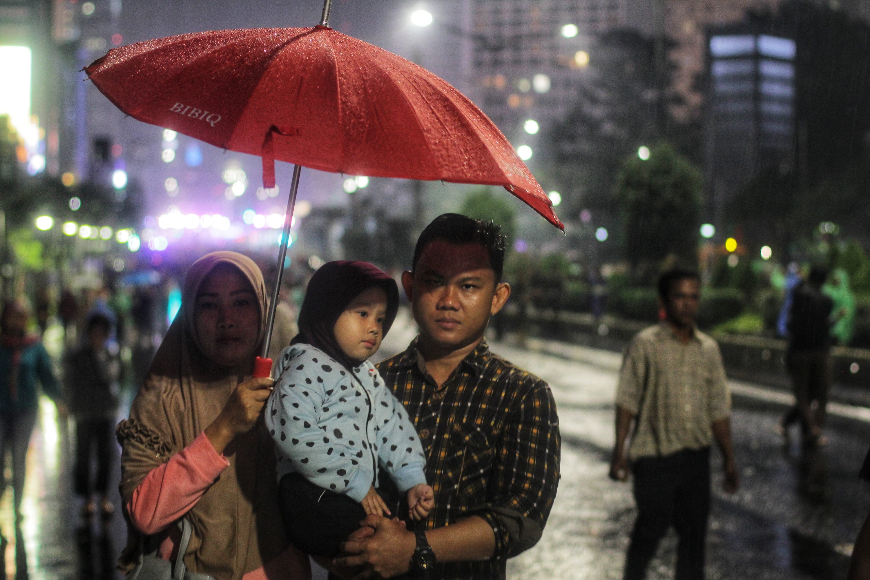 Hujan deras mengguyur kawasan Bundaran HI, Jakarta Pusat