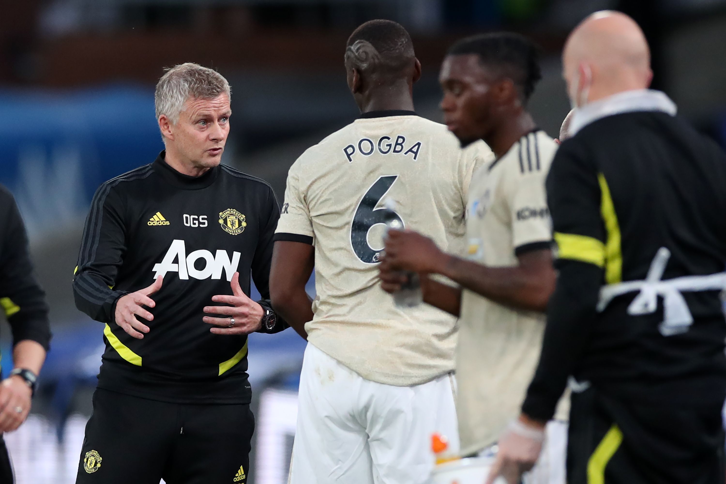  Ole Gunnar Solskjaer  bersama pemain MU