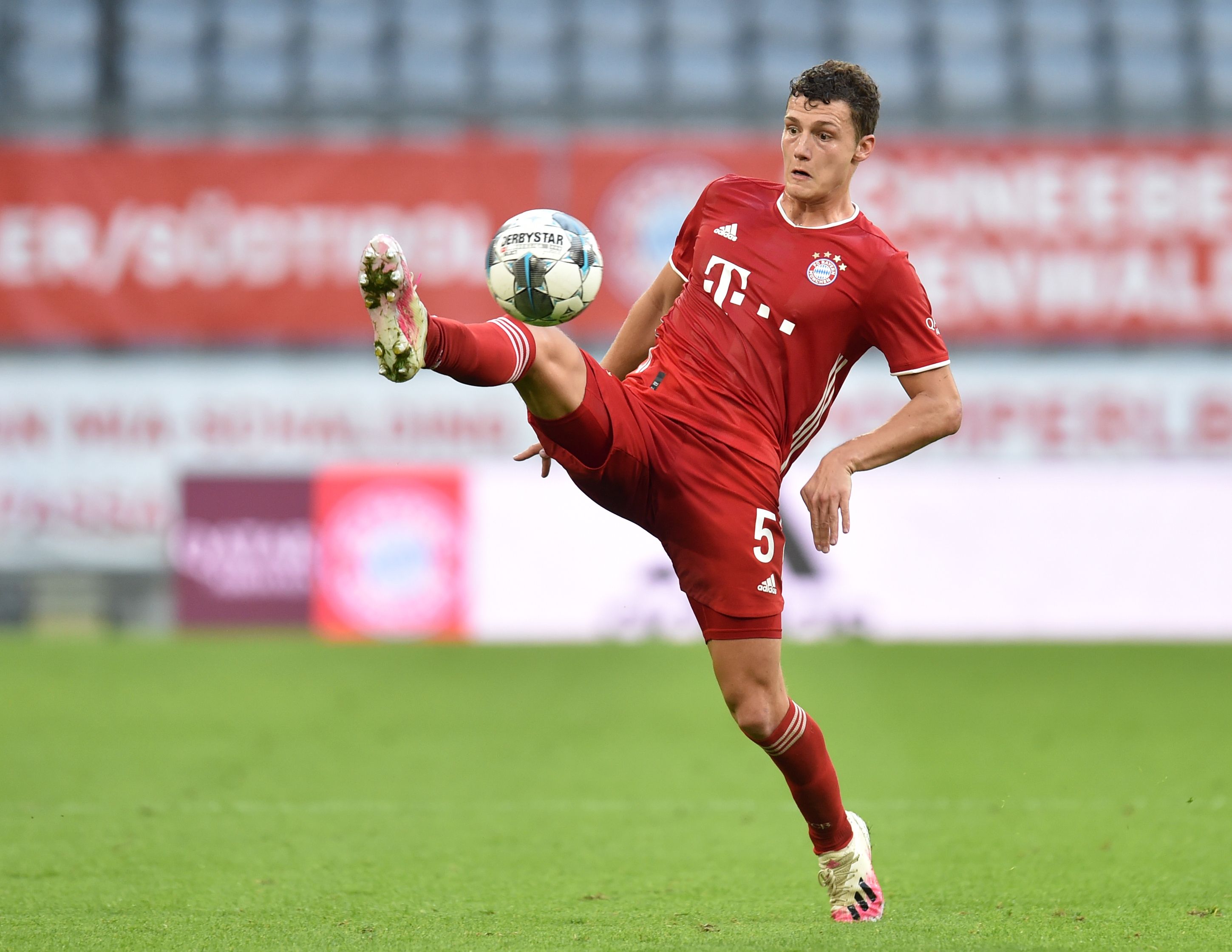 Bek Bayern Muenchen Benjamin Pavard