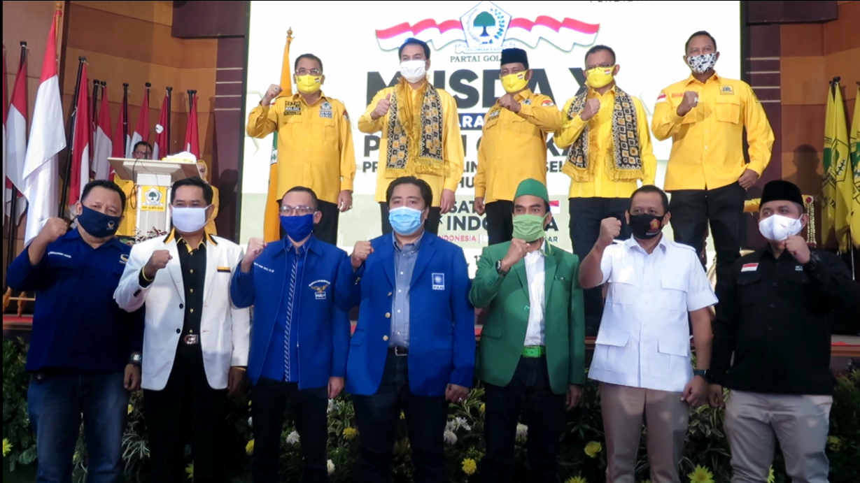Sahbirin Noor (berbaju kuning dan berpeci) terpilih kembali sebagai Ketua DPD Partai Golkar periode 2020-2025. 