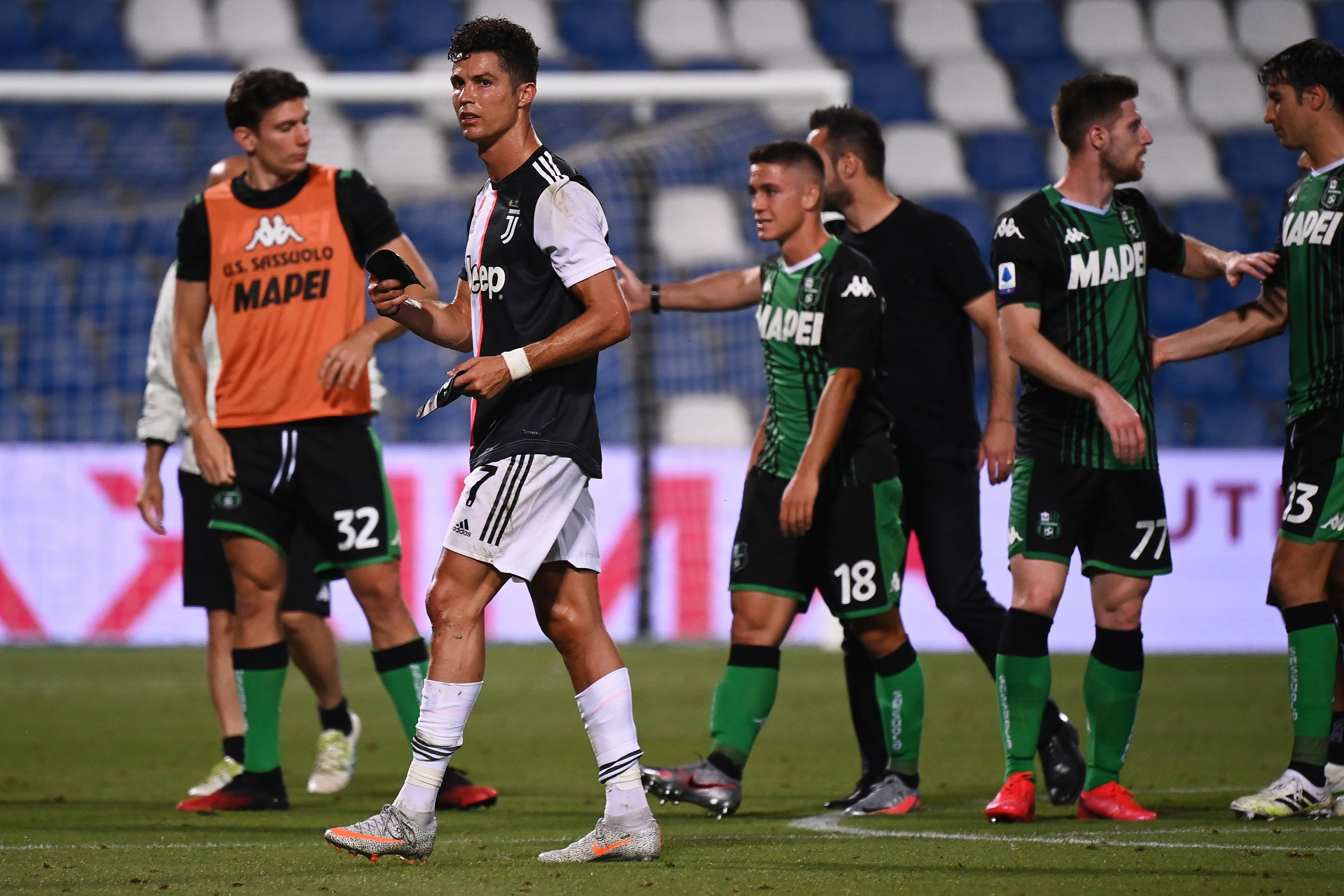 Penyerang Juventus Cristiano Ronaldo bereaksi setelah laga Serie A melawan Sassuolo yang berakhir imbang 3-3.