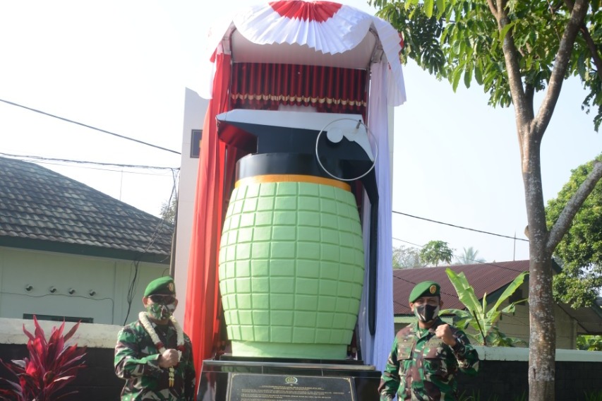 Monumen granat Akmil