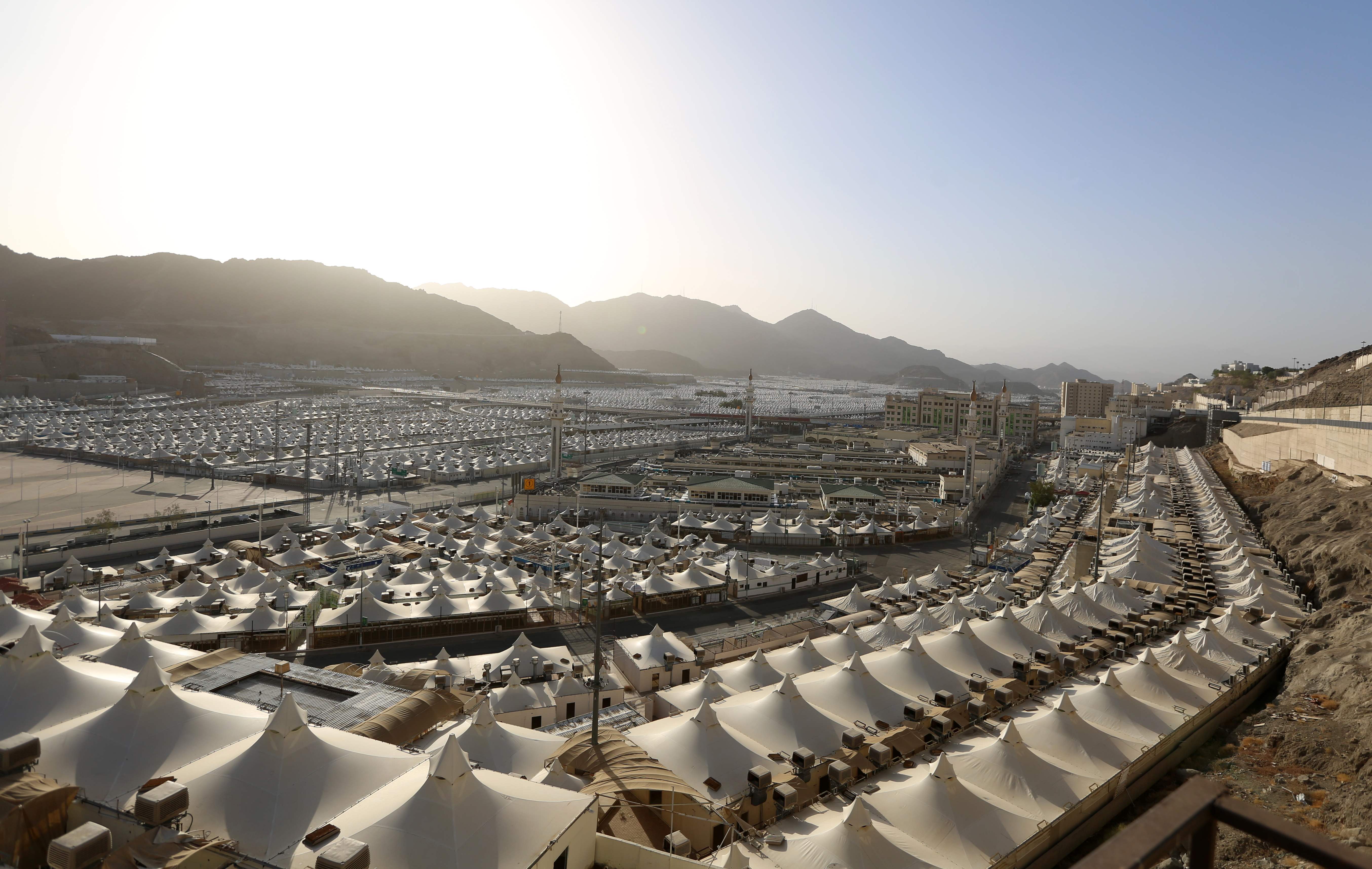 Tenda-tenda di Mina pada 23 Juni 2020