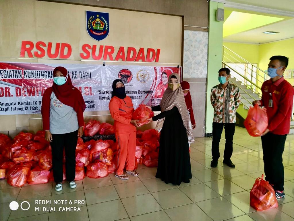 Tenaga Honorer RSUD Suradadi Tegal dapat Bantuan Sembako