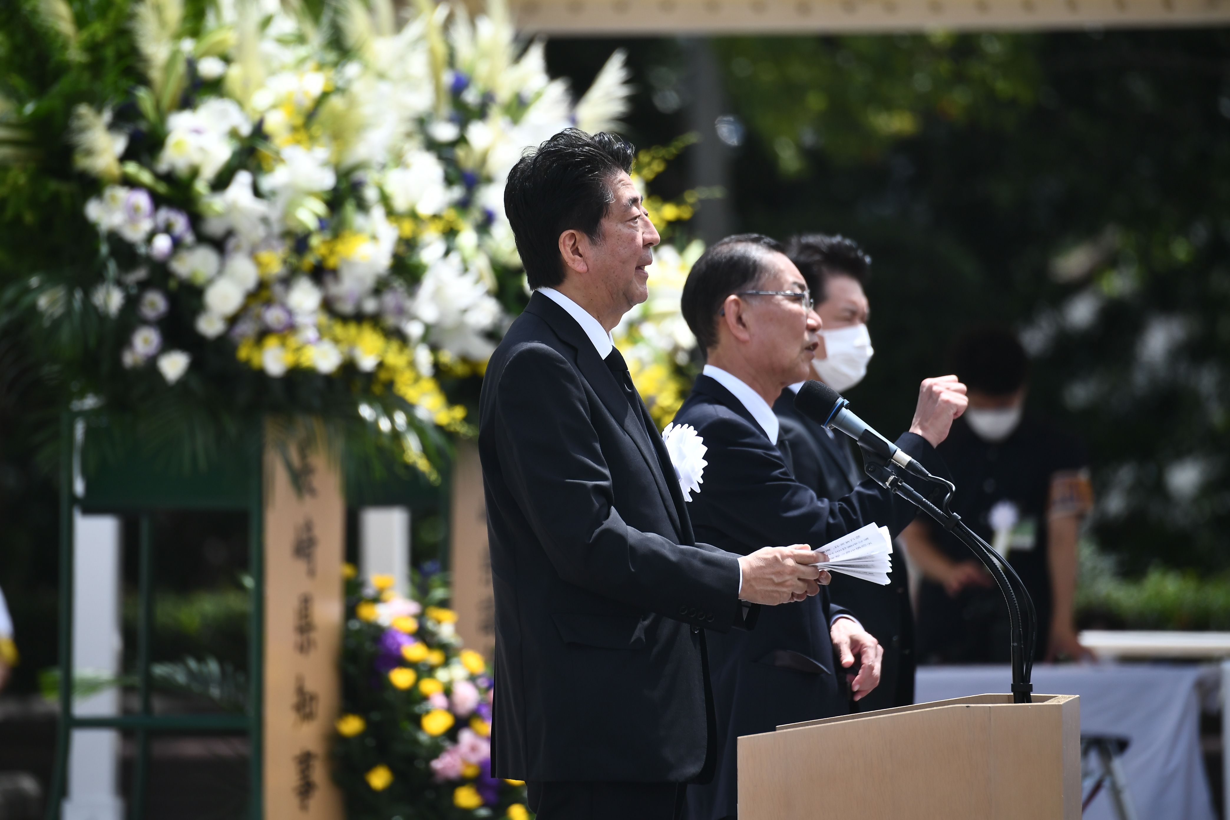 PM Jepang Shinzo Abe menghadiri peringatan 75 tahun bom nuklir di Nagasaki.