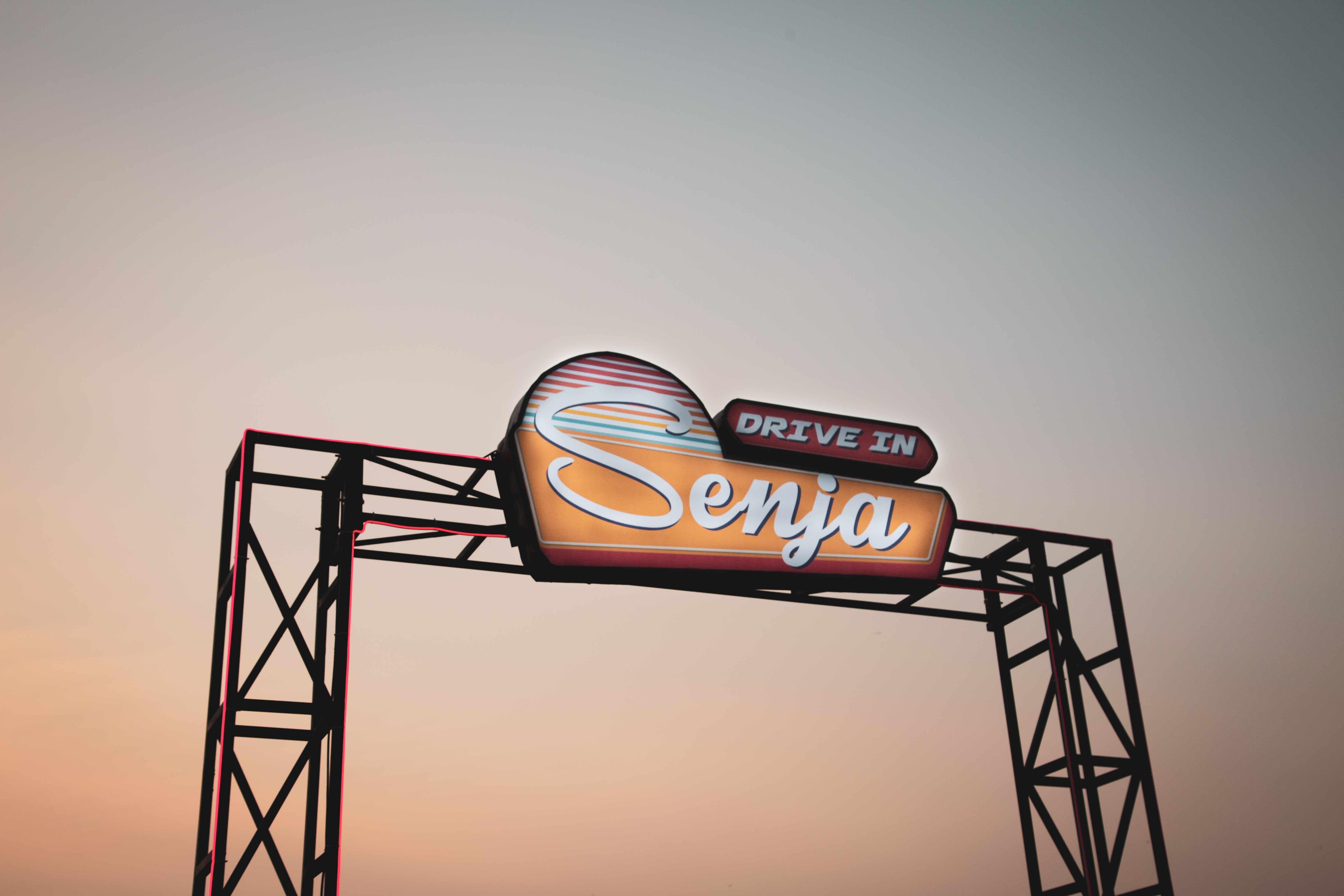 Drive-in-theater terkonsep pertama di Indonesia.