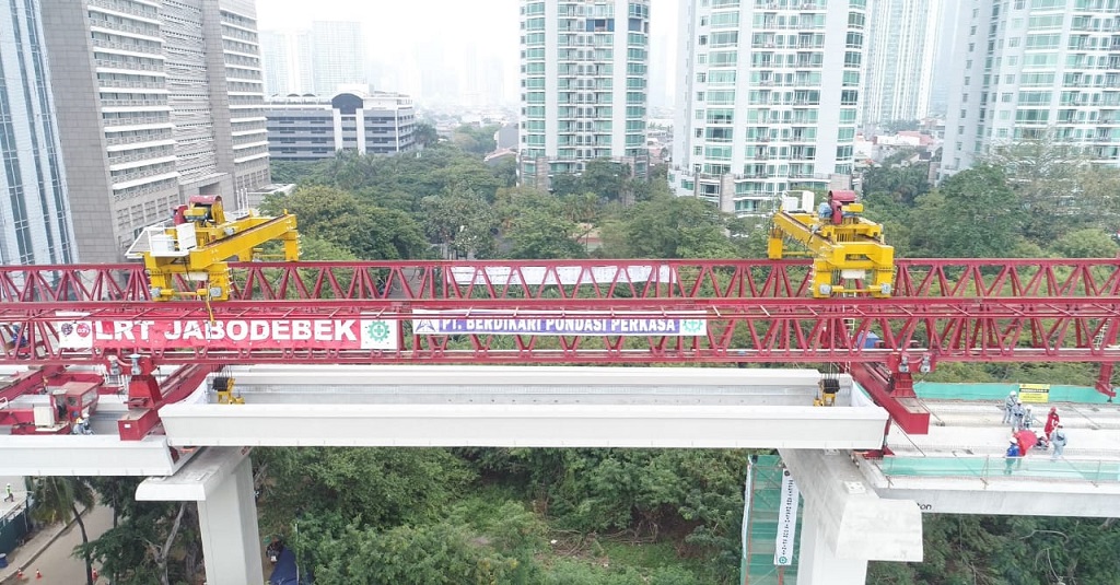 ADHI mempersembahkan jalur kereta dengan struktur u shaped girder pertama dan terpanjang di Indonesia. 